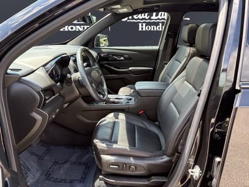 Used 2023 Chevrolet Traverse RS AWD/4WD image 9