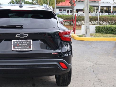 Used 2024 Chevrolet Trax RS w/ Sunroof Package image 18