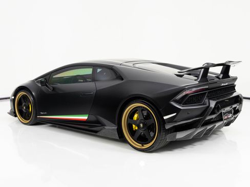 Used 2018 Lamborghini Huracan Performante image 5