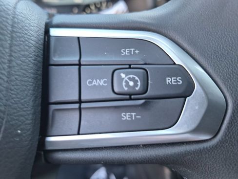 Used 2024 Jeep Compass Latitude AWD/4WD image 19