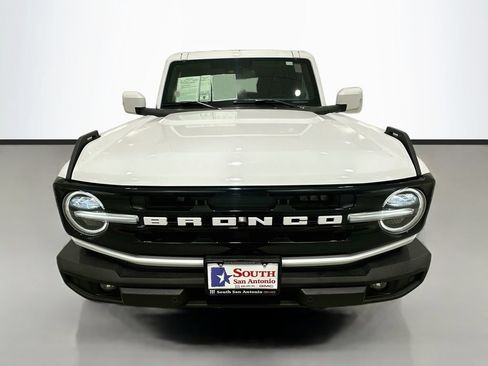 Used 2025 Ford Bronco Outer Banks AWD/4WD image 2