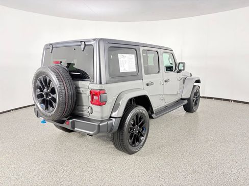 Used 2023 Jeep Wrangler Unlimited Sahara w/ Cold Weather Group AWD/4WD image 7