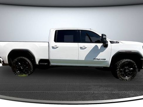 Used 2024 GMC Sierra 2500 AT4 w/ AT4 Premium Plus Package AWD/4WD image 4