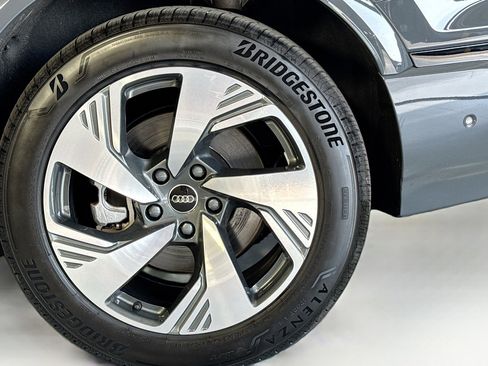 Used 2025 Audi Q6 e-tron Premium Plus image 29