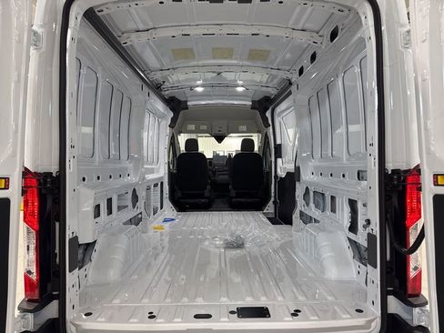 New 2026 Ford Transit 250 148 Medium Roof Extended AWD image 8