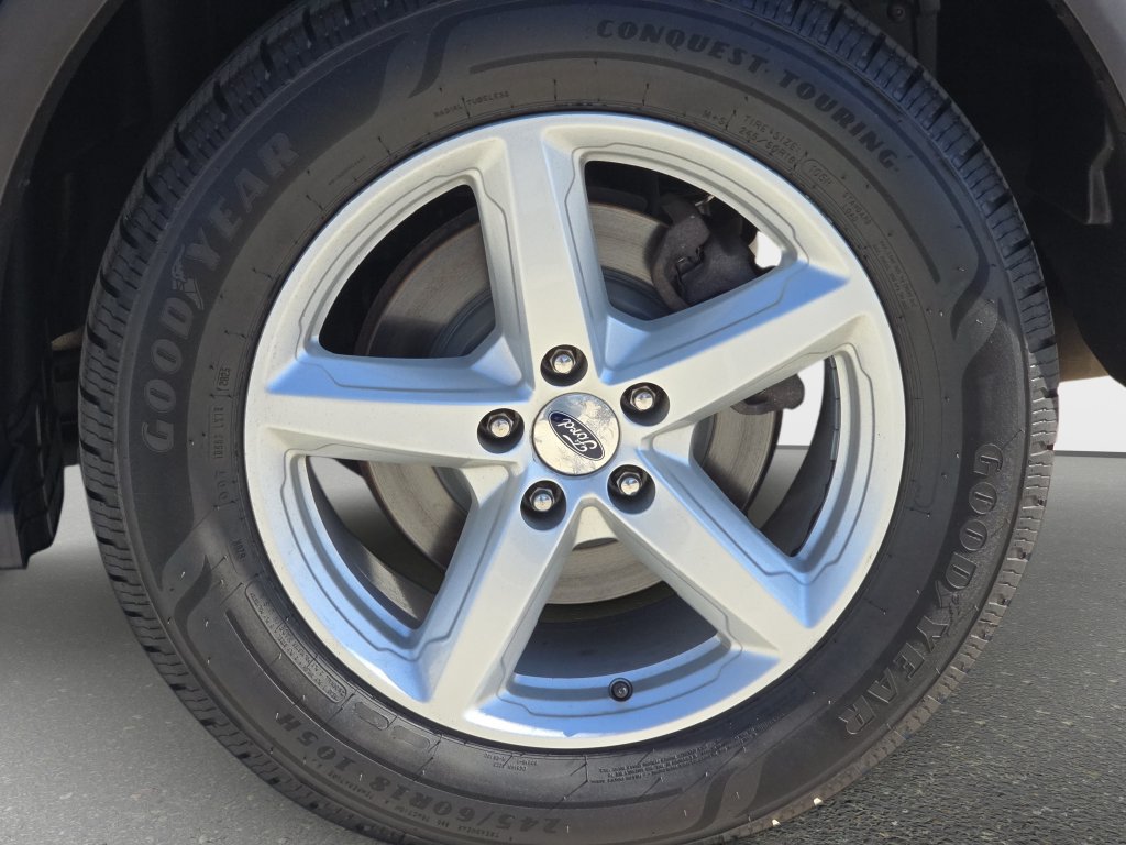 Used 2018 Ford Explorer XLT w/ Equipment Group 202A FWD image 38
