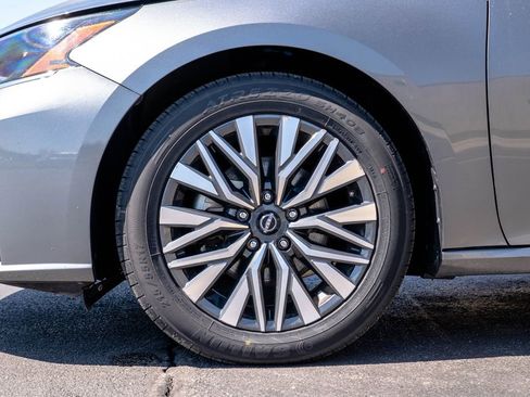 Used 2024 Nissan Altima 2.5 SV image 10