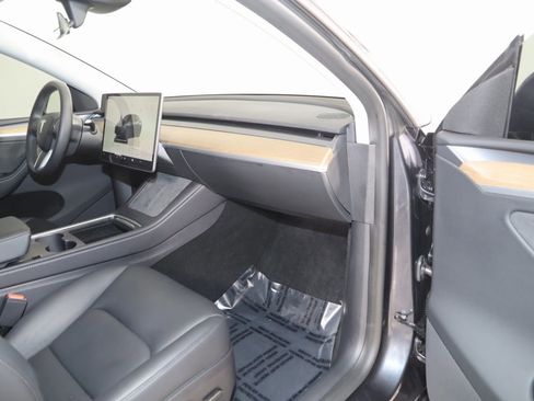 Used 2025 Tesla Model Y Long Range image 42