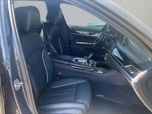 Used 2022 BMW 750i xDrive w/ Autobahn Package AWD/4WD image 6