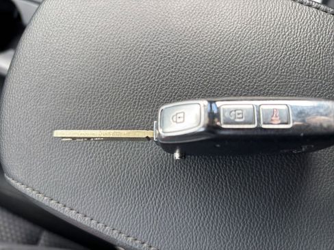 Used 2025 Kia Soul LX w/ LX Technology Package image 21