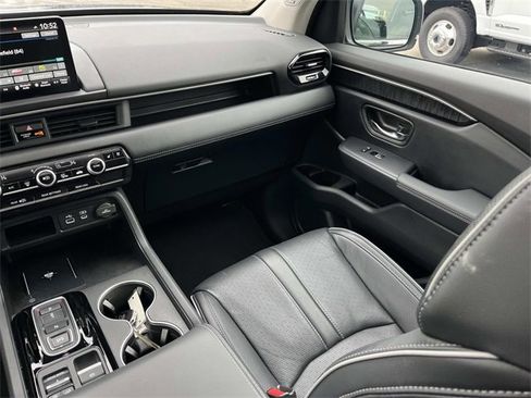 Used 2023 Honda Pilot Elite image 16