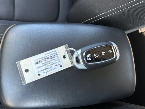 Used 2025 Hyundai Venue SEL FWD image 18