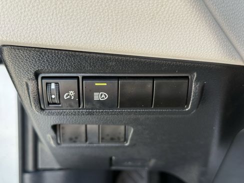 Used 2024 Toyota Corolla Cross LE FWD image 27
