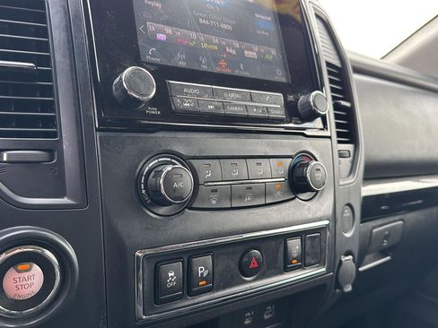 Used 2022 Nissan Titan SV image 22