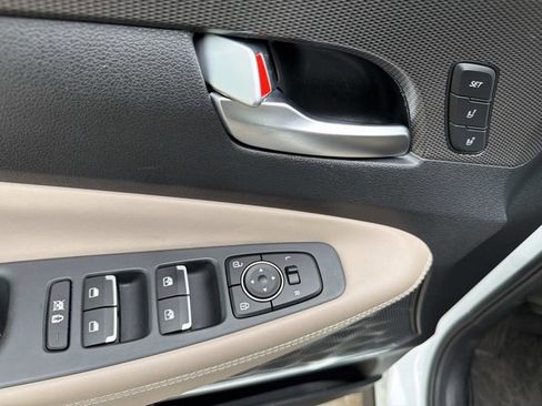Used 2020 Hyundai Santa Fe Limited FWD image 9