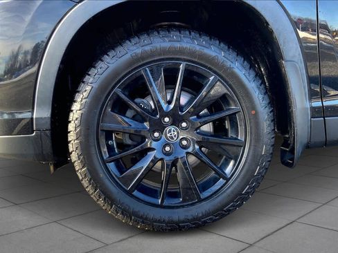 Used 2019 Toyota Highlander SE image 11