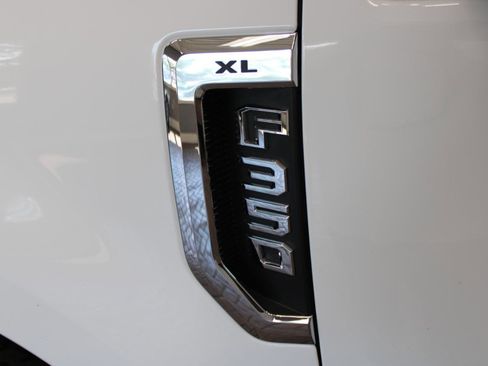 Used 2018 Ford F350 XL AWD/4WD image 8