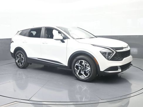 Used 2025 Kia Sportage LX FWD image 8