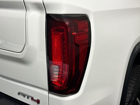Used 2025 GMC Sierra 1500 AT4 w/ AT4 Premium Package AWD/4WD image 34