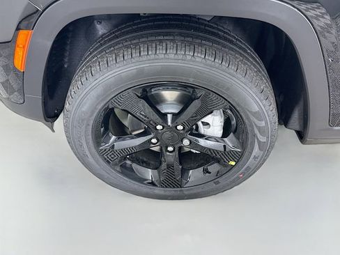 New 2025 Jeep Grand Cherokee Limited image 29