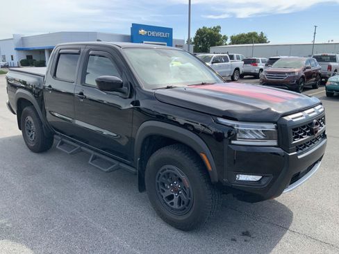 Used 2025 Nissan Frontier PRO-4X AWD/4WD image 2