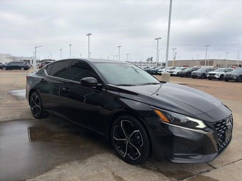 Used 2024 Nissan Altima 2.5 SR w/ SR Premium Package image 5