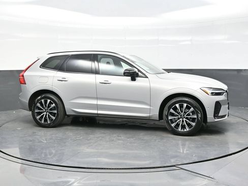 Used 2025 Volvo XC60 B5 Plus AWD/4WD image 8