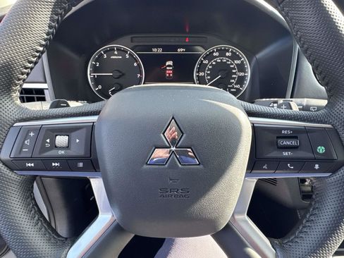 New 2025 Mitsubishi Outlander SE image 18