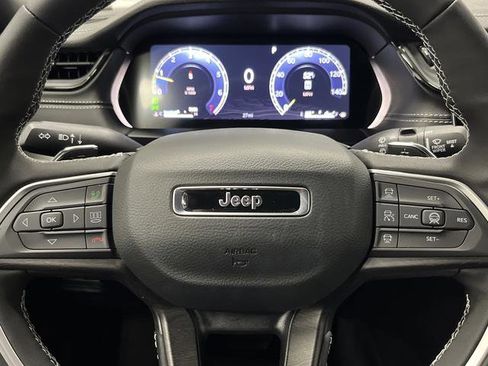 New 2026 Jeep Grand Cherokee Limited w/ Luxury Tech Group II image 17