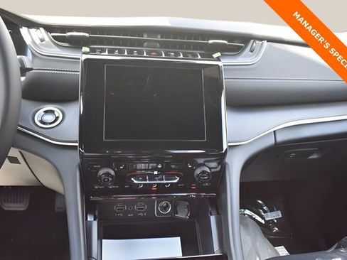 New 2025 Jeep Grand Cherokee L Laredo w/ Luxury Tech Group I image 24