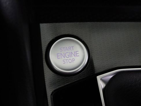 Used 2025 Volkswagen Taos SE image 14