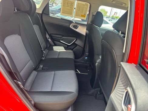 Used 2025 Kia Soul LX w/ LX Technology Package FWD image 23