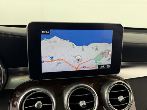 Used 2017 Mercedes-Benz GLC 300 4MATIC image 32