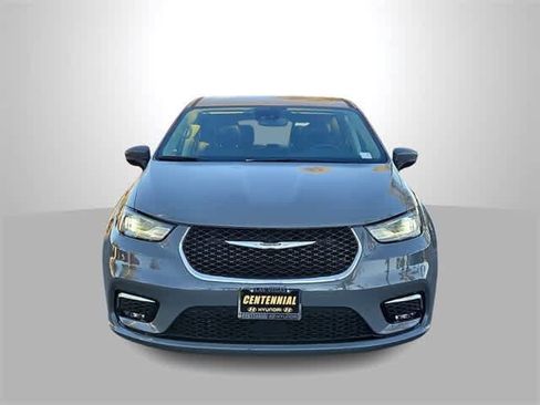 Used 2023 Chrysler Pacifica Touring-L image 3