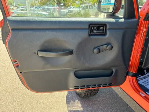 Used 2006 Jeep Wrangler Rubicon w/ Security Group AWD/4WD image 16