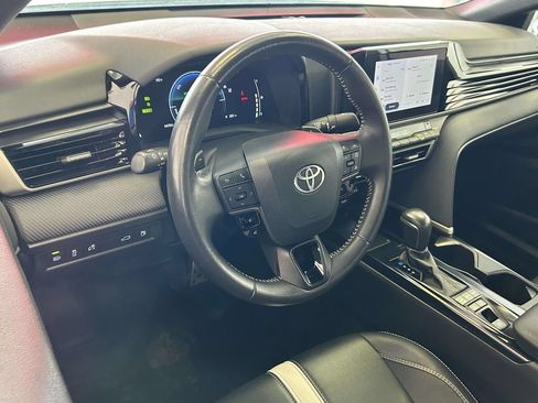 Used 2025 Toyota Camry SE FWD image 13