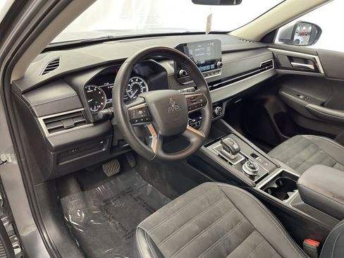 Used 2024 Mitsubishi Outlander SE Black Edition image 18