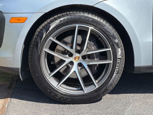 Certified 2025 Porsche Macan AWD/4WD image 31