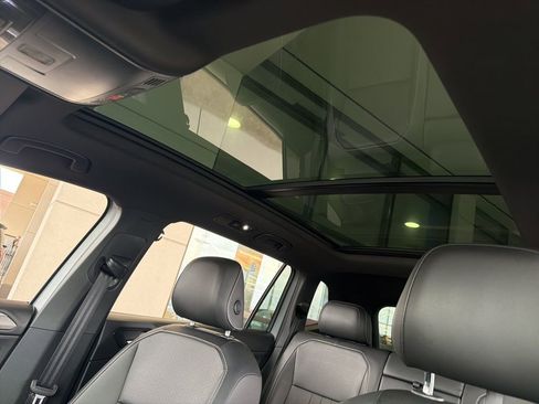 Used 2023 Volkswagen Tiguan SE R-Line image 11