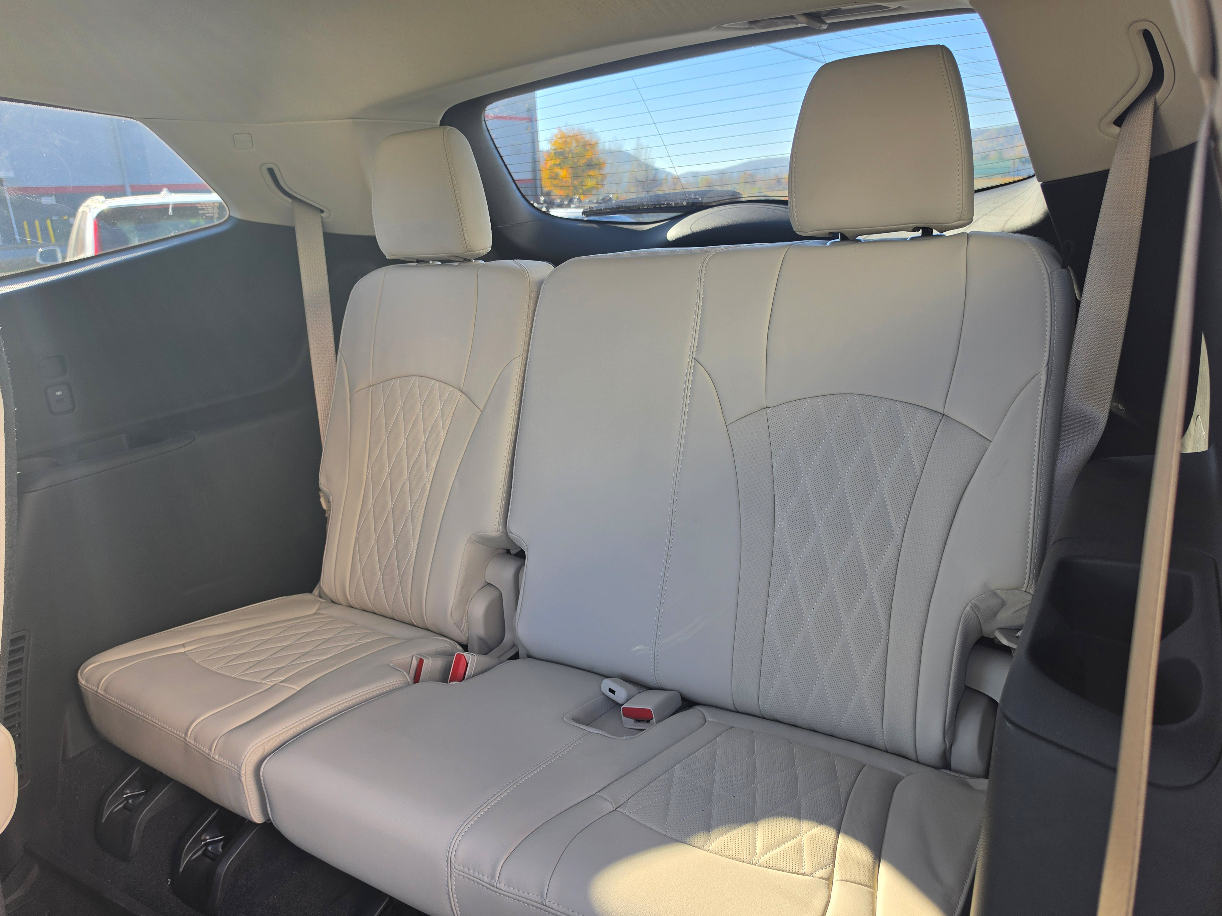Used 2024 Buick Enclave Avenir AWD/4WD image 15