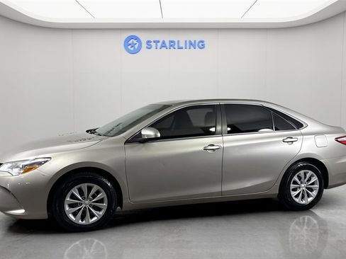 Used 2017 Toyota Camry XLE image 2