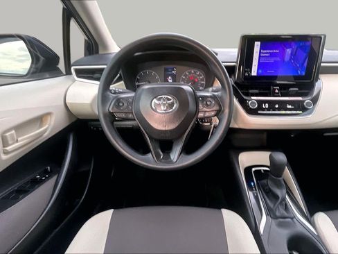 Used 2025 Toyota Corolla LE FWD image 6