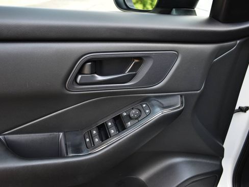 Used 2024 Nissan Rogue S AWD/4WD image 16