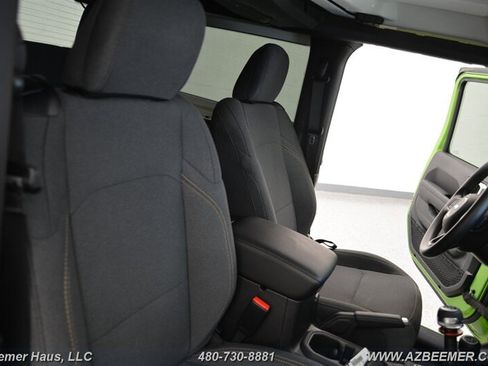 Used 2025 Jeep Wrangler Sport AWD/4WD image 19