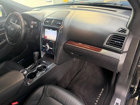 Used 2019 Ford Explorer Platinum AWD/4WD image 18