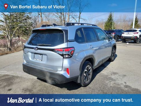 Used 2025 Subaru Forester Premium AWD/4WD image 5