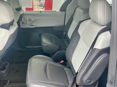 Used 2021 Toyota Sienna XSE w/ XSE Plus Package image 7