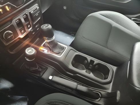 Used 2020 Jeep Wrangler Sport image 27