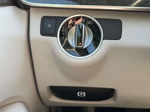 Used 2014 Mercedes-Benz E 350 Sedan image 34