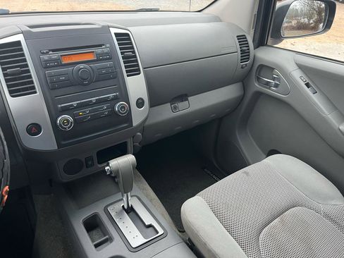Used 2010 Nissan Frontier SE image 14